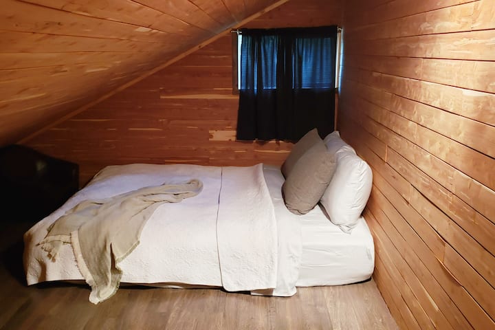 Camera da letto n. 3 - Loft con soffitti in slittamento
