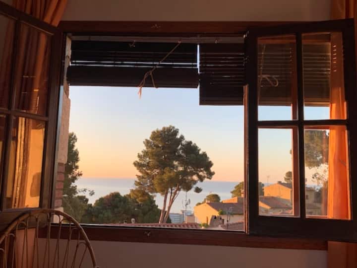 วิวห้องนอน (เตียงควีนไซส์) วิวพระอาทิตย์ขึ้น (เตียงควีนไซส์) พระอาทิตย์ขึ้น