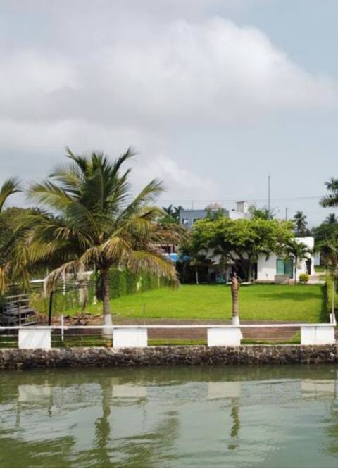 Residence in front of the Tuxpan River