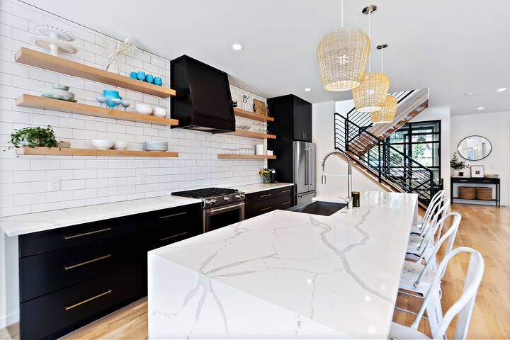 Luxury Home Steps from Tennyson gallery image 4