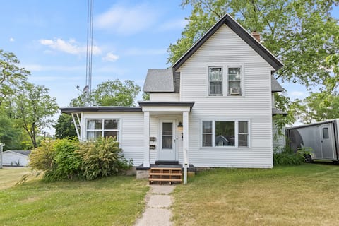 Giant Dells Vacation House - sleeps 20 - ~4k sqft