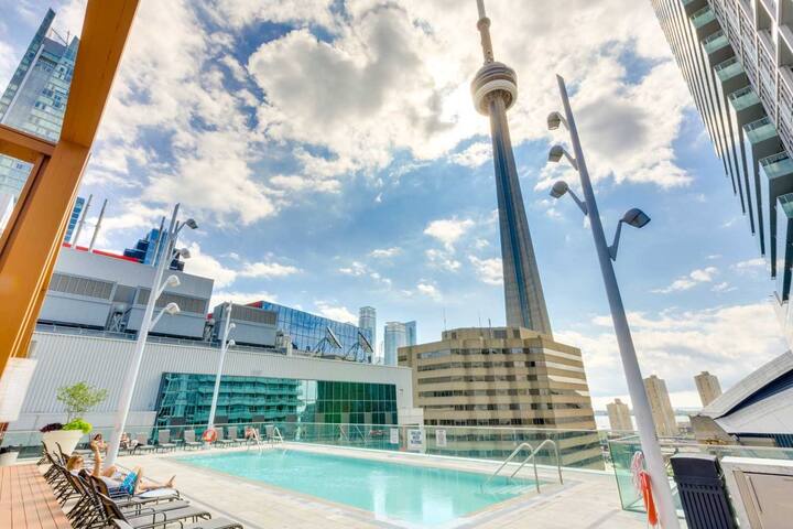 5-Star Panoramic View + Large Terrace By CN Tower gallery image 5