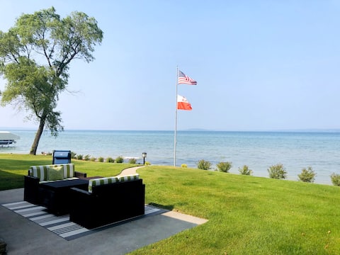 The Rooster - A waterfront home.