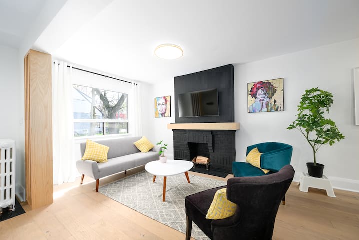 Midtown Toronto Home with Free Parking