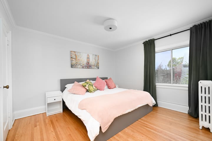 Room 1 - King size bed with brand new mattress and linens. Blackout curtains and enough space to have a playpen if you are traveling with babies