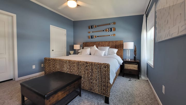 Main bedroom (king bed)