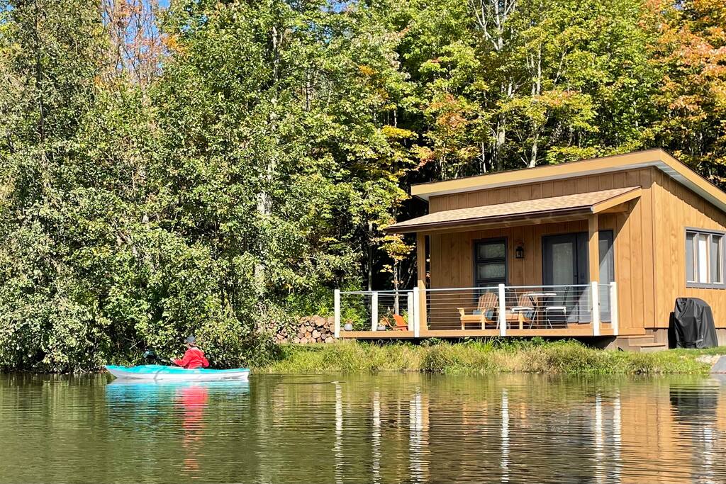 Waterfront guesthouse with beautiful view