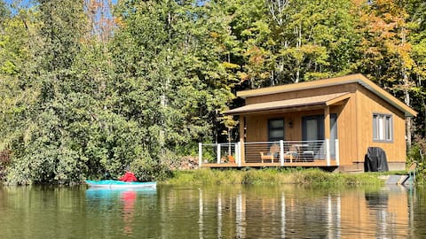 Waterfront guesthouse with beautiful view