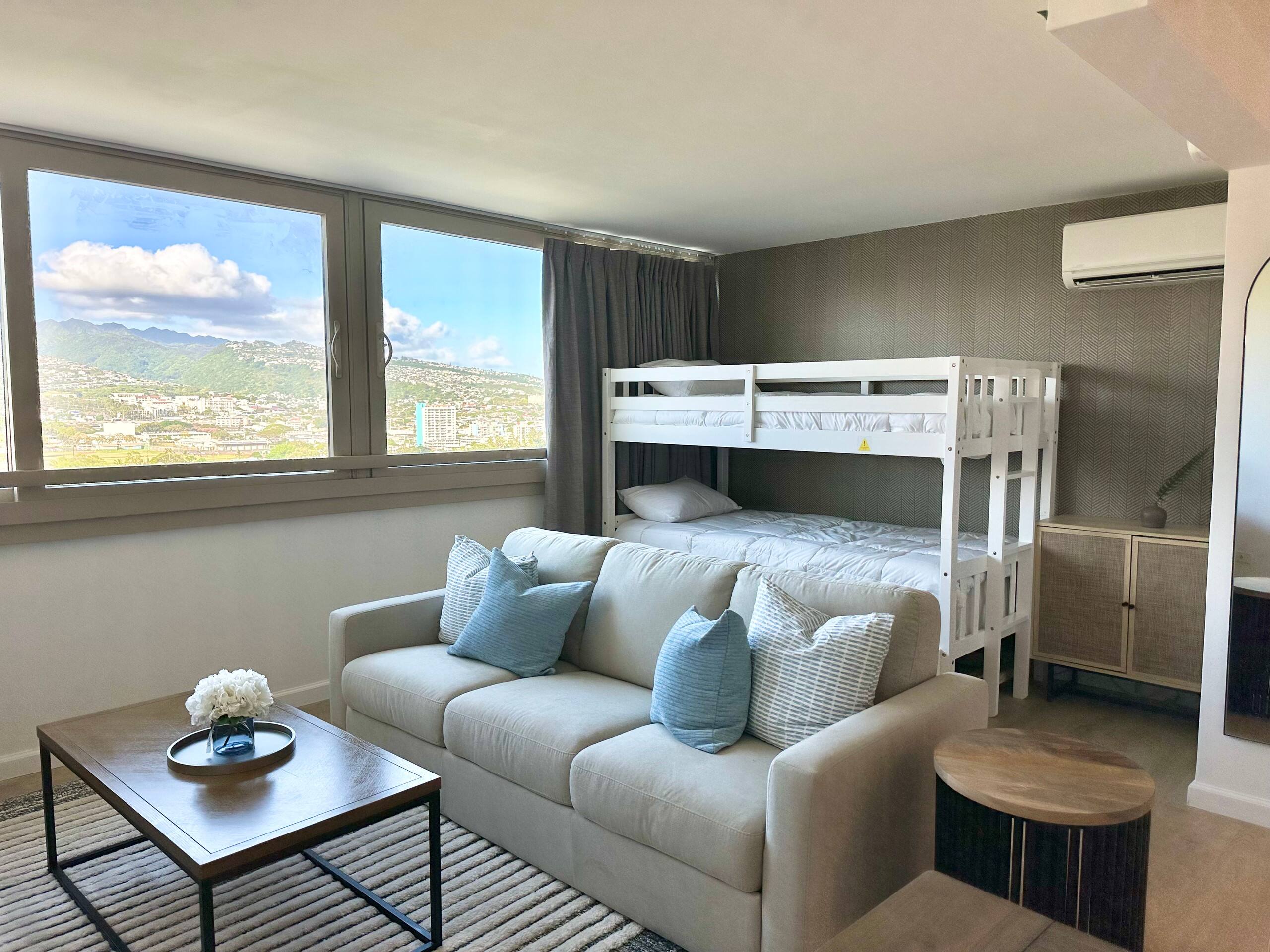 Modern Paradise Retreat in Waikiki - Image 29