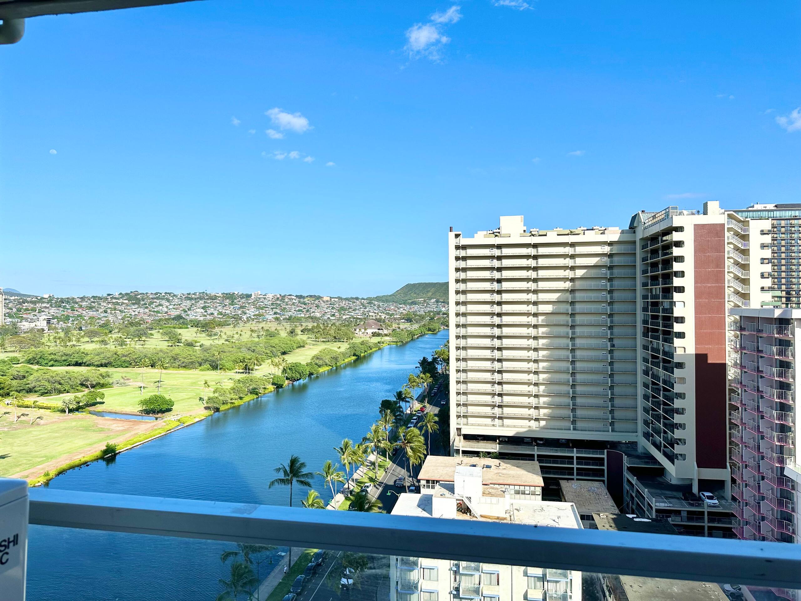 Modern Paradise Retreat in Waikiki - Image 42