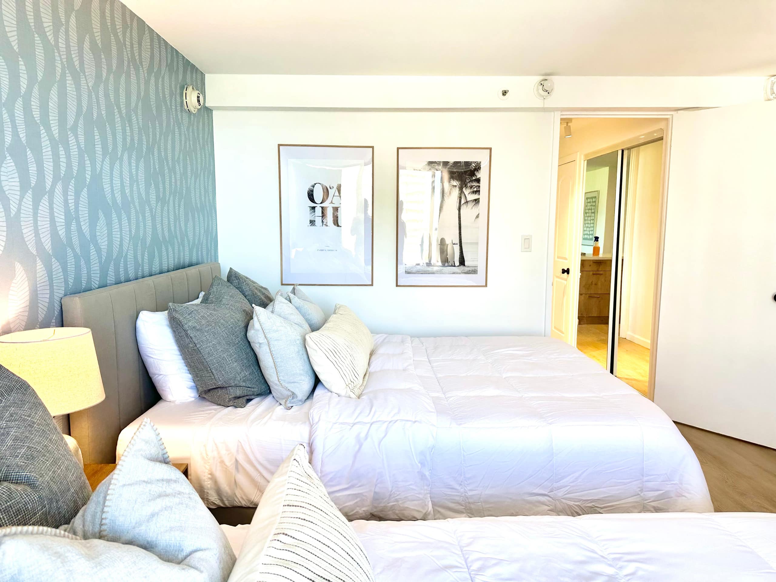 Modern Paradise Retreat in Waikiki - Image 35