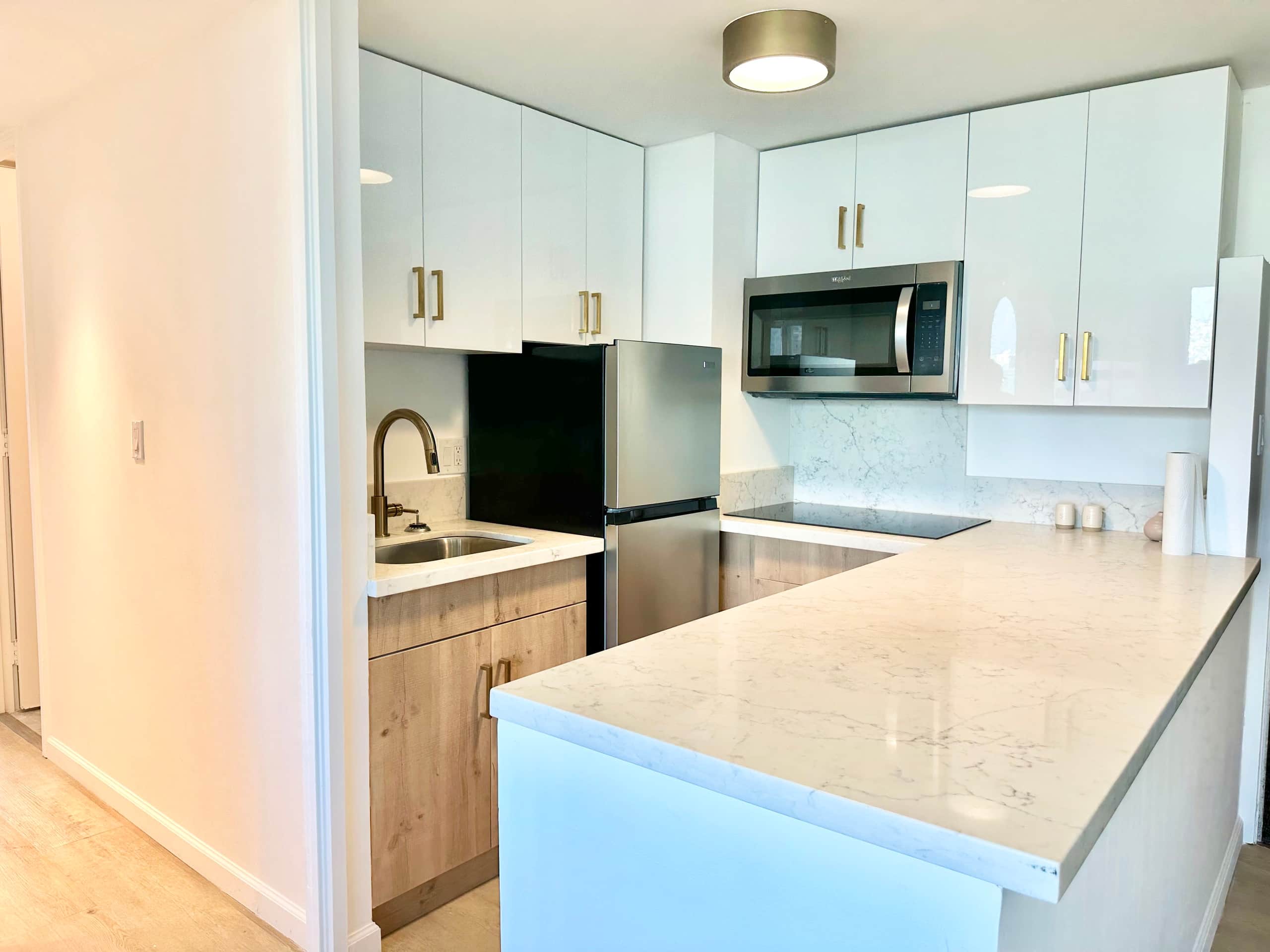 Modern Paradise Retreat in Waikiki - Image 23