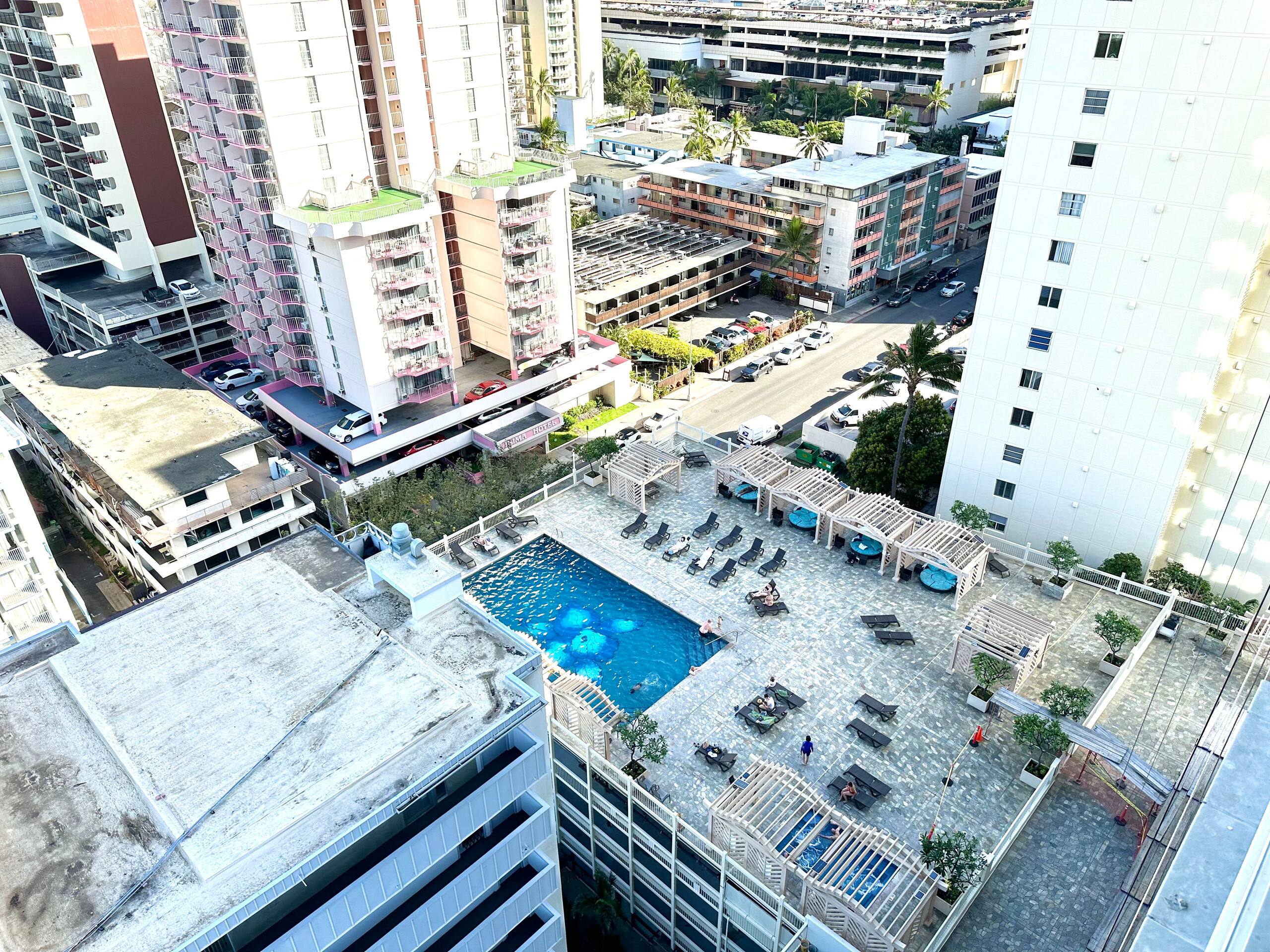 Modern Paradise Retreat in Waikiki - Image 41