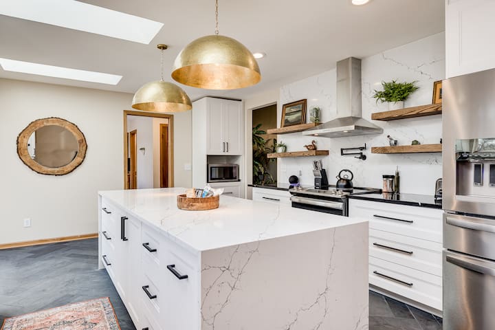 Magical Lake Home 9 mins to MOA and MSP Airport gallery image 2