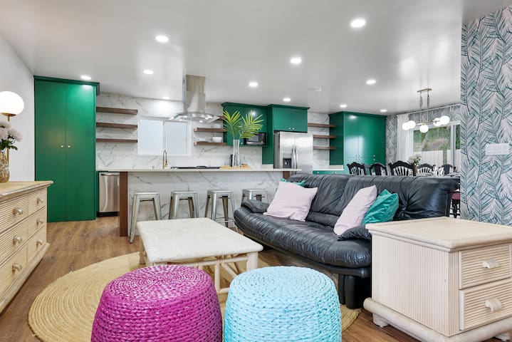 RetroGlam 4Bd2Ba w/Private Fenced Yard+BBQ+Parking