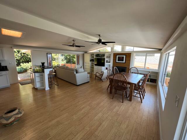 Village of La Jolla | Ocean Views | Entire Home gallery image 4