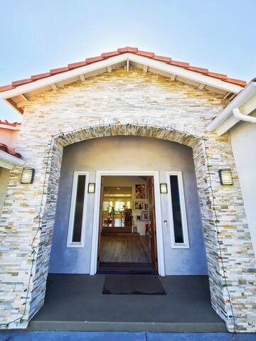 Huge Villa 2 Master Suites 5Bedrm/4Bath View Pool gallery image 5