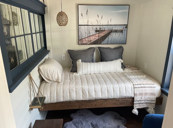 Двойно легло с телевизор 