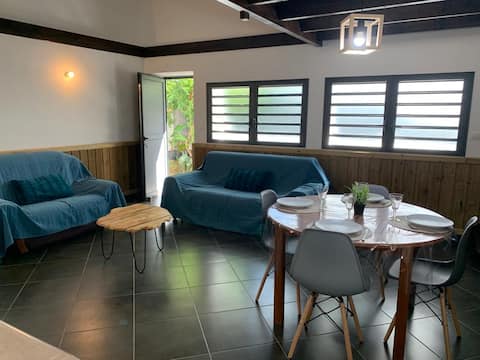 Popular Airbnb listing: At Summer's in Saint Denis