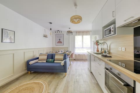 (Ch C) Disney & Paris / Elegant /  RER A