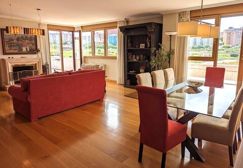 Propiedad de Airbnb exitosa: Private Penthouse with Pool en Santander