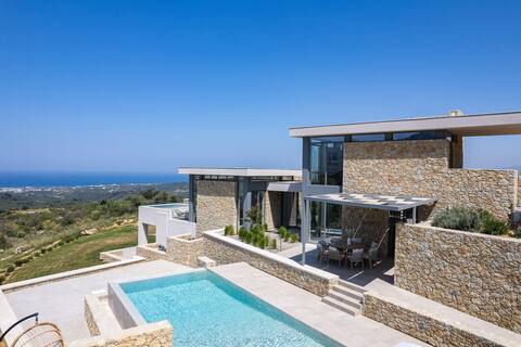 Heated pool, gym, superb views & playroom!