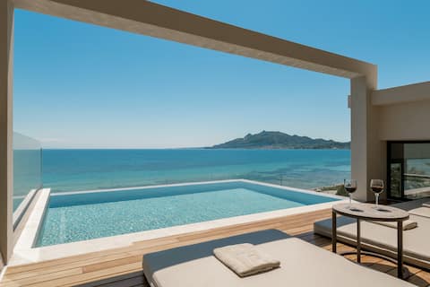 Nerea Deluxe SeaFront Villa, Iconic Infinity Pool