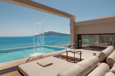 Nerea Deluxe SeaFront Villa, Iconic Infinity Pool