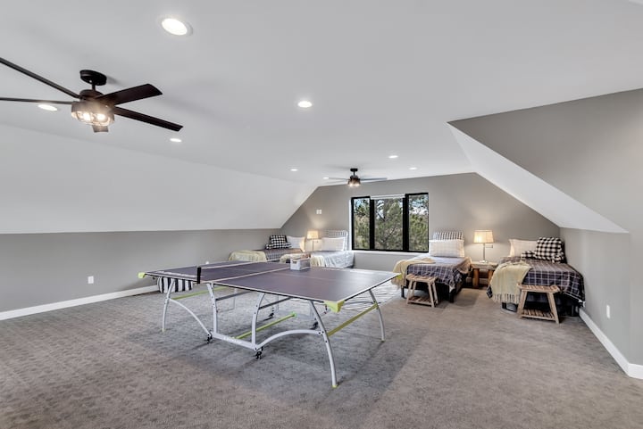 Ბონუს ოთახი - 4 დამატებითი გრძელი ტყუპი, 2 გასაშლელი საწოლი, გასაბერი ლეიბი.  Სურვილისამებრ, შეუძლია ამ ოთახის მე-6 საძინებლად გადაკეთება. 