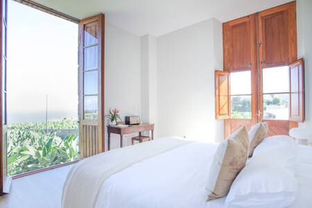 13 Hacienda Los Orovales - Maria Victoria