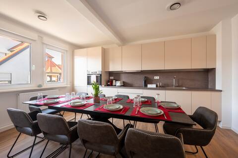 LiT LiVING: The Big Luxury - Perfect for Groups