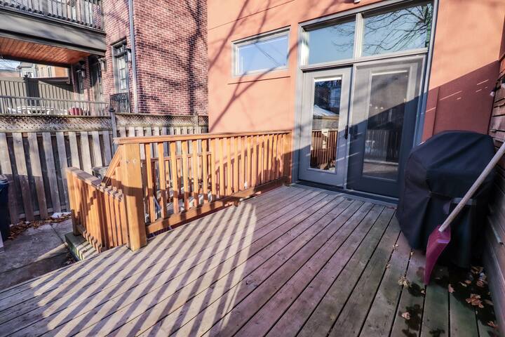 Modern Victorian w/Parking by UofT & Rogers Center gallery image 4