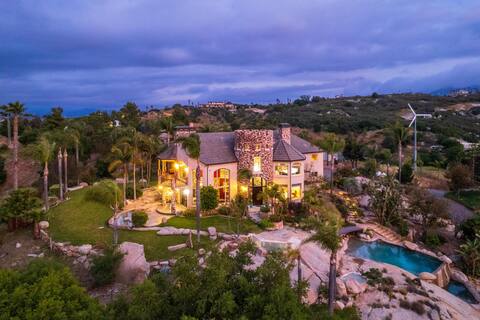 Secluded Boulder Groves Resort Getaway!