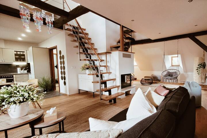 RCB8: Loft View – Bridge & Castle