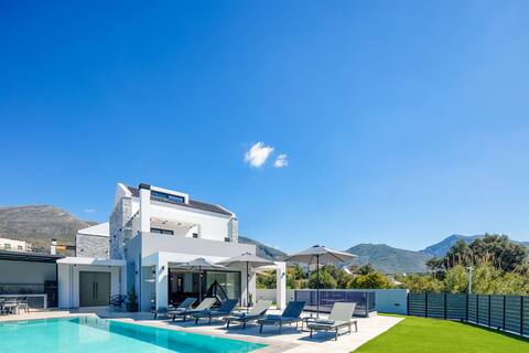Del Sur Luxury Villa, Heated Pool & Utter Privacy