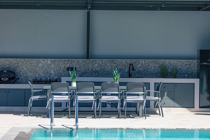 Del Sur Luxury Villa, Heated Pool & Utter Privacy gallery image 4