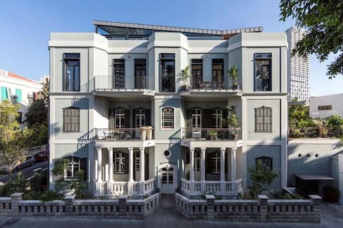 Luxurious Neve Tsedek living with huge balcony