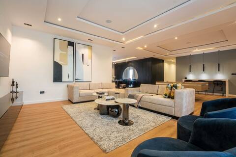 Luxury 3bd Penthouse in Lekki Phase 1 w/Pool & Gym