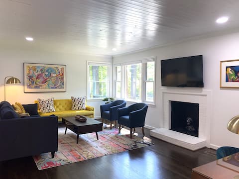 Renovated Ranch Across from a Park - Walk to Town