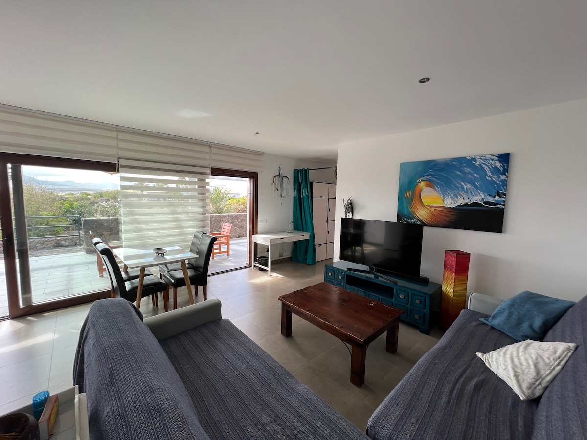 Top performing Airbnb: Study of the colorful mountain in La Oliva