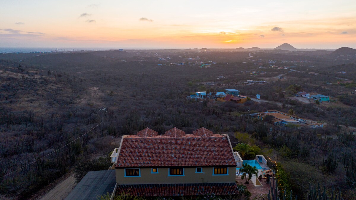 Mountain Villa ~ Infinity Pool ~ Majestic Views - Villas for Rent