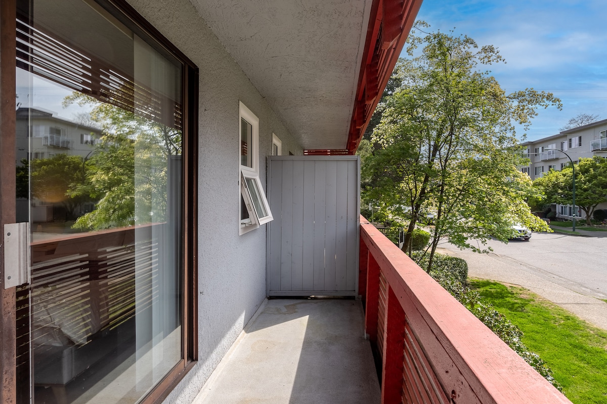 Peaceful Fairview Studio Condo