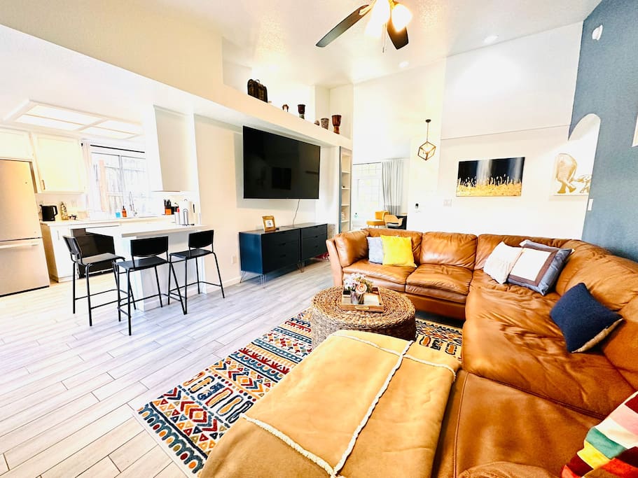 Big Family Home w/ large TV & game room near shops