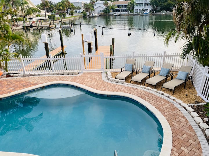 family-tides-golf-cart-clear-kayak-pool-hot-tub-houses-for-rent-in