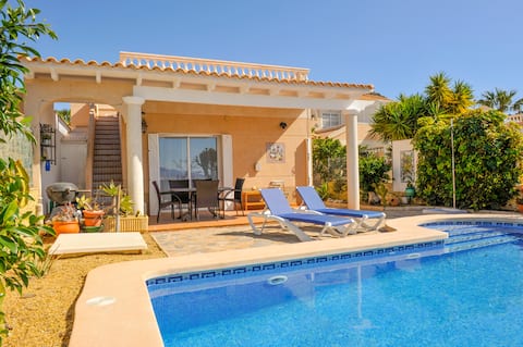 Villa with Private Pool, Sea View and Comfort