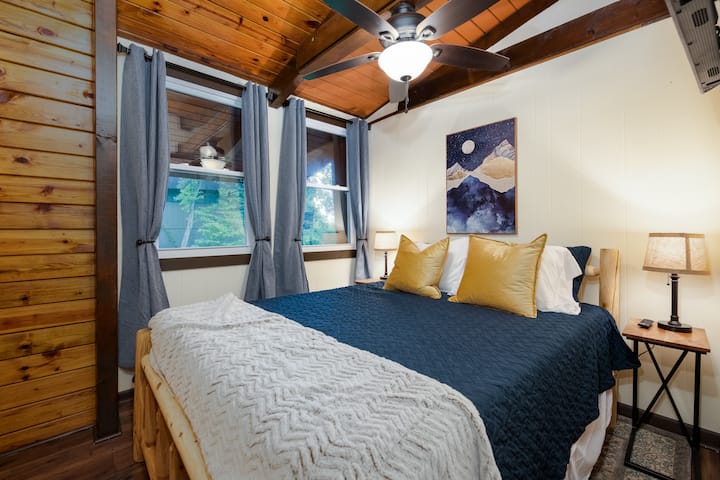 Spálňa s manželskou posteľou na 3. poschodí