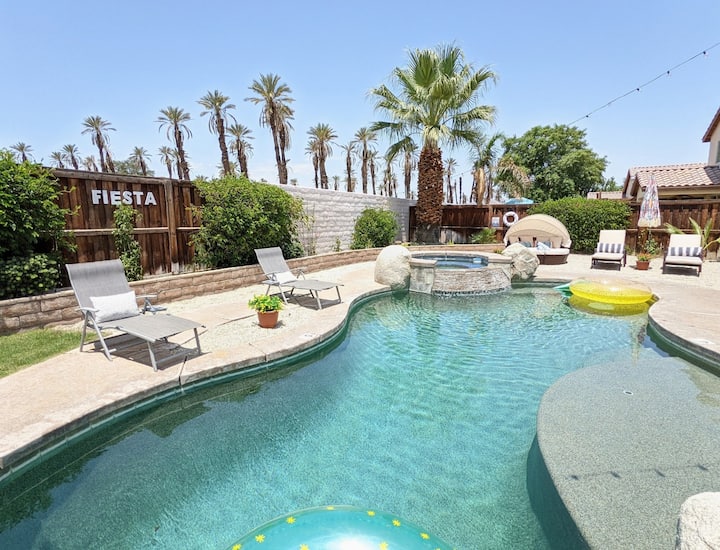 4 BR / 3.5 BA Tropical Pool Oasis, huge backyard! Houses for Rent in