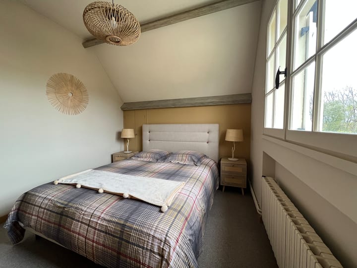 楼上的第二间卧室