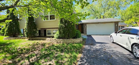 Peaceful Bolingbrook Getaway