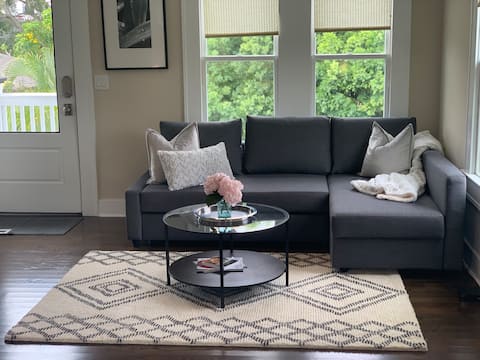 Popular Airbnb listing: Charming Hyde Park Studio in Historic Hyde Park